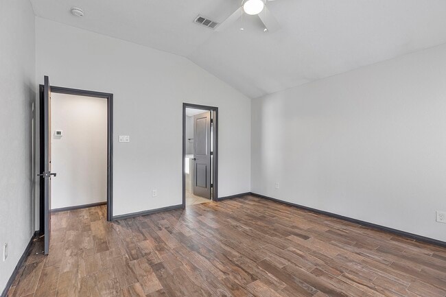 Building Photo - 20815 Whitevine Way