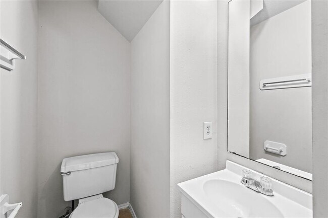 Building Photo - 993 Shelton Ln