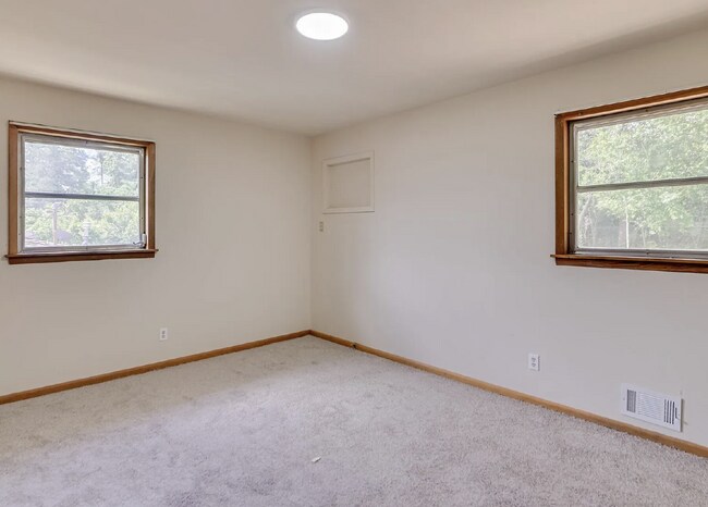Building Photo - 1114 Terrace Cir