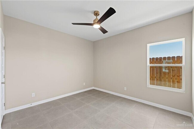 Building Photo - 12 Campeche Dr