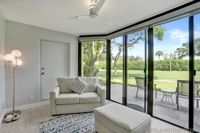 Building Photo - 5355 10th Fairway Dr