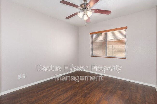 Building Photo - 308 W Liberty Ln