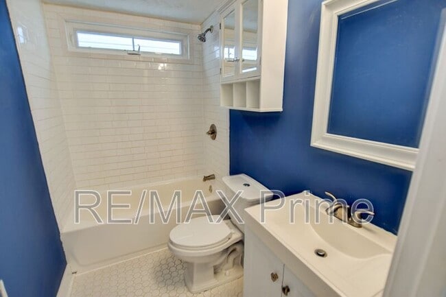 Building Photo - 7304 Major Ave