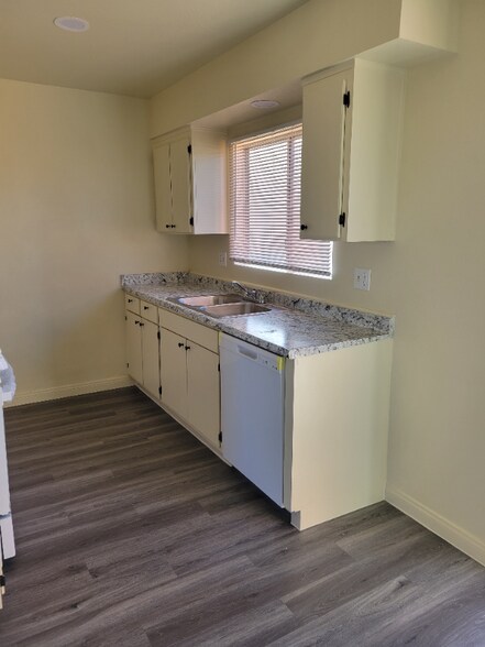 Building Photo - 15549 Barranca Way