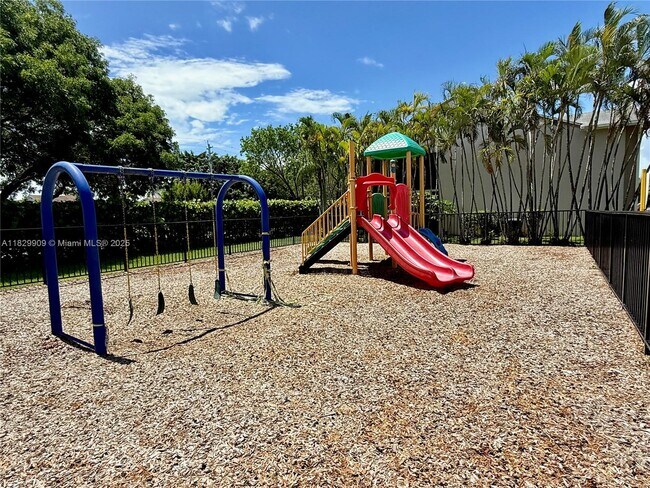 Building Photo - 1044 S Independence Dr