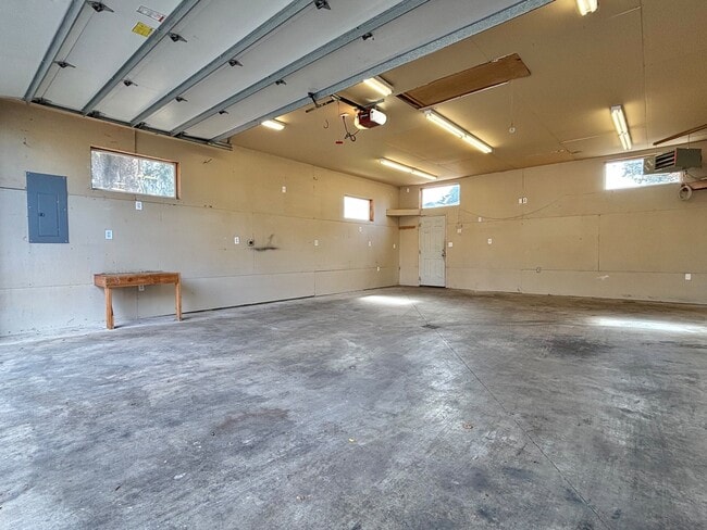 Building Photo - 3104 W Cleveland Ave