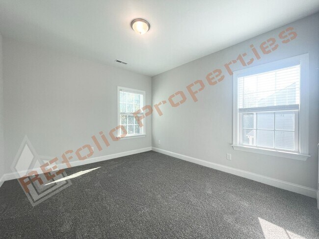 Building Photo - Beautiful 5 Bedroom 2-Car Garage Home with...