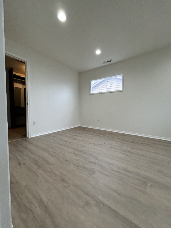 Building Photo - 2407 Duportail St