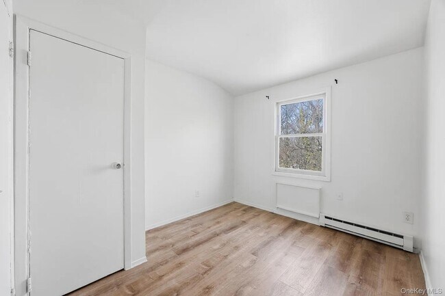 Building Photo - 13-27-27 Bell Blvd