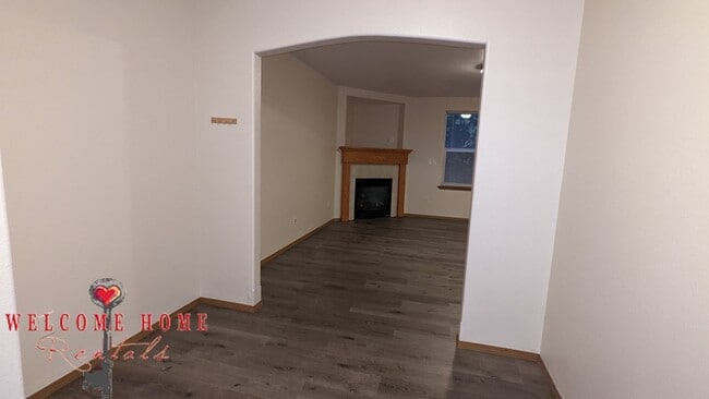 Building Photo - The amenities of an apartment community in a gorgeous home!