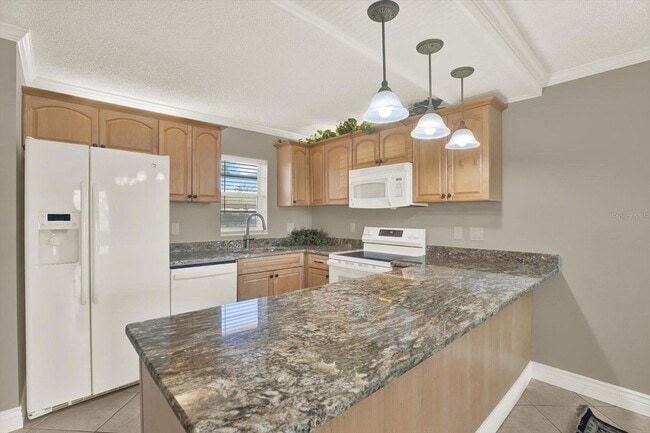 Building Photo - 7625 Sun Island Dr S