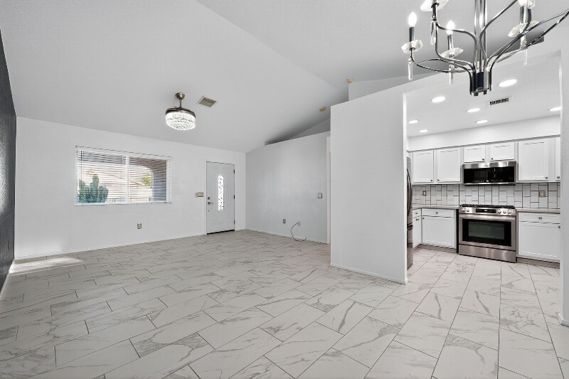 Building Photo - 571 S Burgess Ave