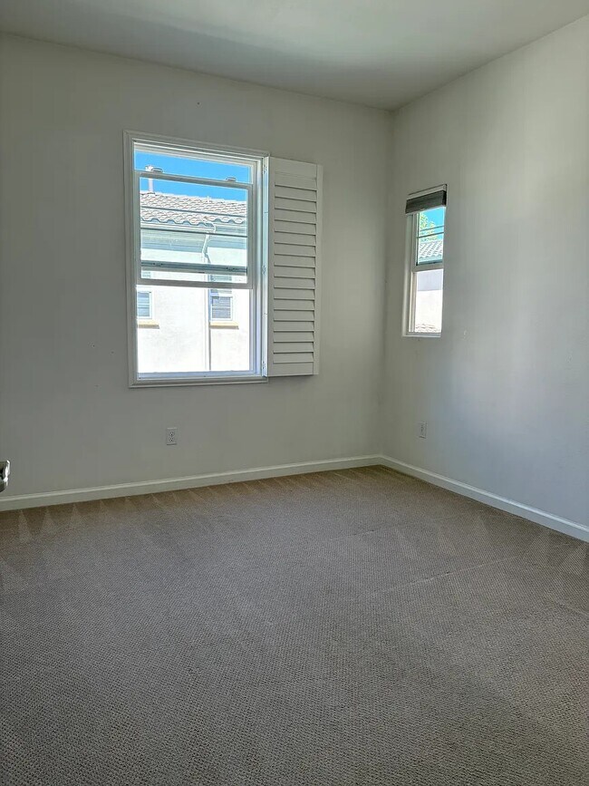 Building Photo - 1016 Applewood Dr