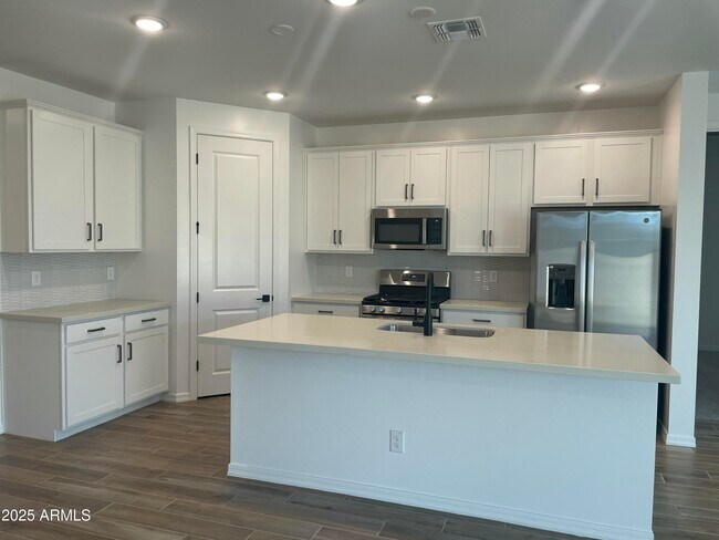 Building Photo - 7700 W Saddlehorn Rd