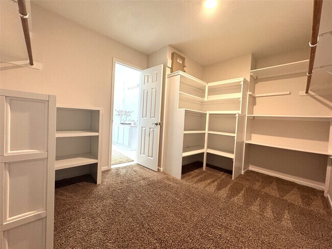 Building Photo - 23906 Kingmont Knoll Ct