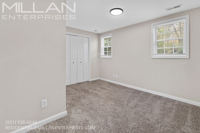 Building Photo - Charming Three Bedroom Home with Natural Privacy and Prime Location