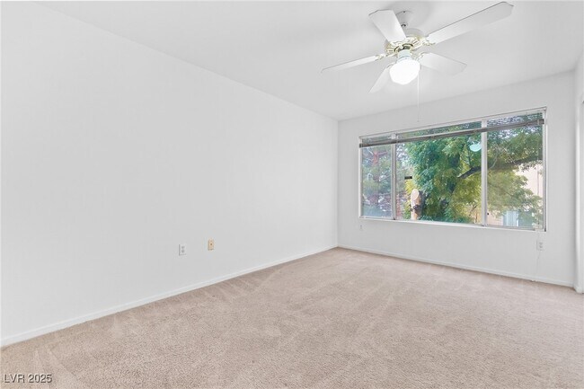 Building Photo - 5710 E Tropicana Ave
