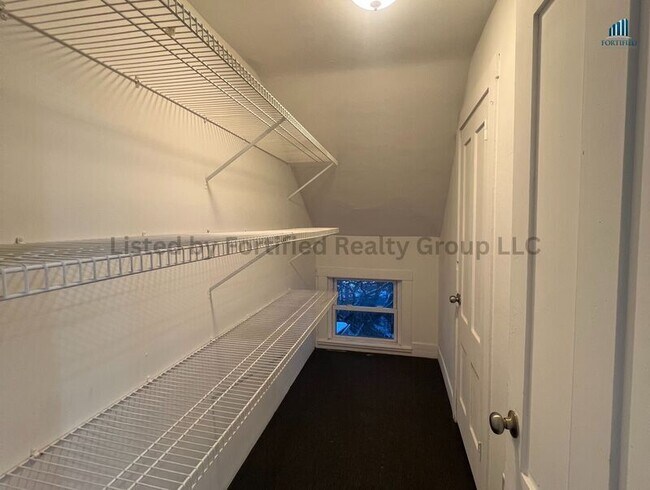 Building Photo - 42 Kilburn St