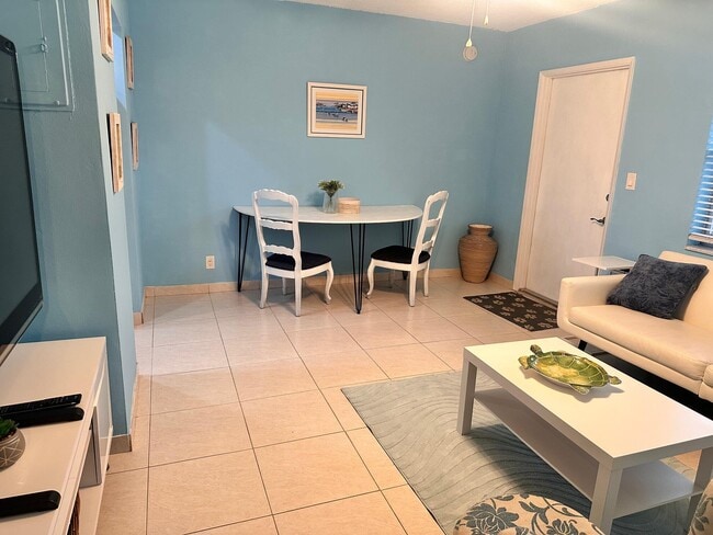 Building Photo - 3240 NE 16th St