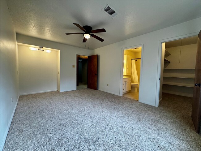 Building Photo - 24231 Shellbrook Dr