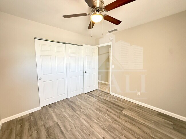 Building Photo - 490 E Bart Dr