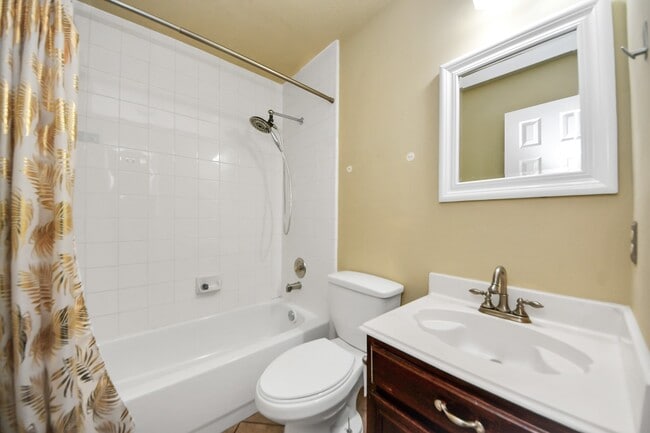 Building Photo - 1702 Kemah Oaks Dr