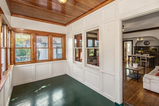 Building Photo - Wonderful 2 Bedroomed House in the heart of Saint Paul.