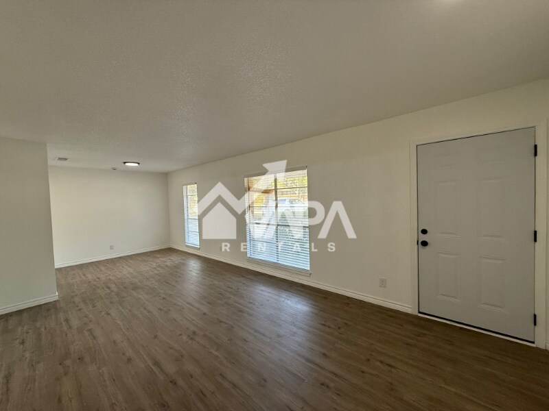 Building Photo - 9711 Flagstaff Dr