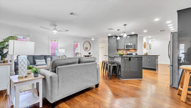 Building Photo - Luxurious FURNISHED 4BR/3BA Pool Home with...