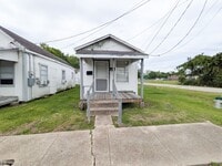 Building Photo - 810 Peach Ave