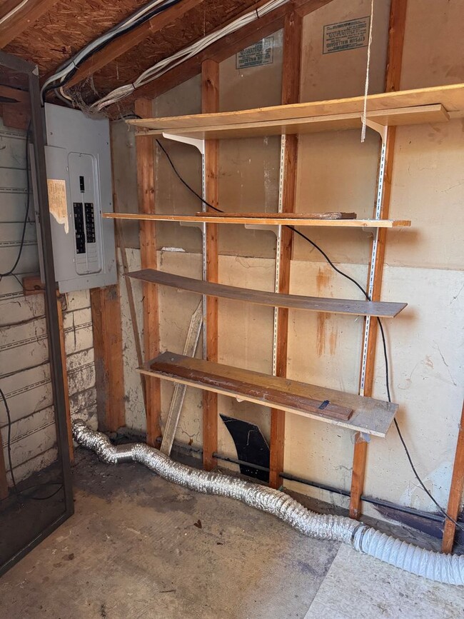 Building Photo - 3 Bedroom || 2.5 Bathroom Townhouse