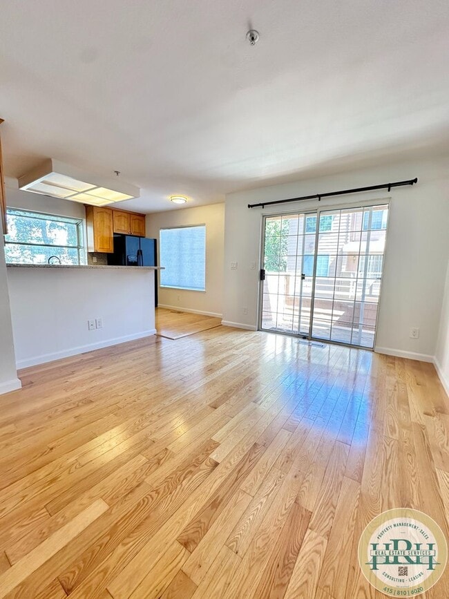 Building Photo - Charming 3BR|2.5BA Palo Alto Townhome – Pr...