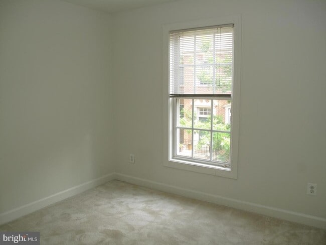 Building Photo - 8176 Skelton Cir