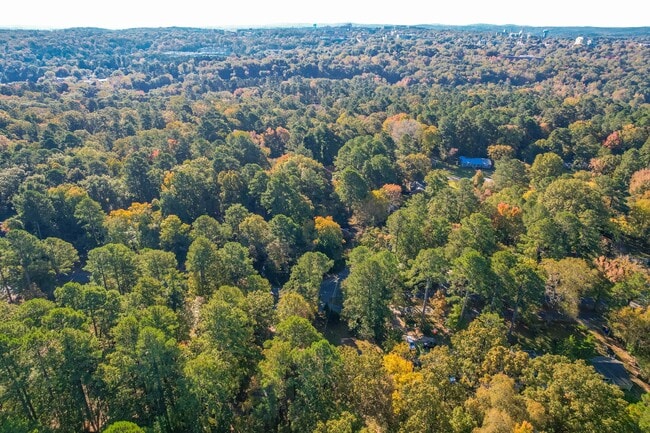 Building Photo - 300 Barclay Rd