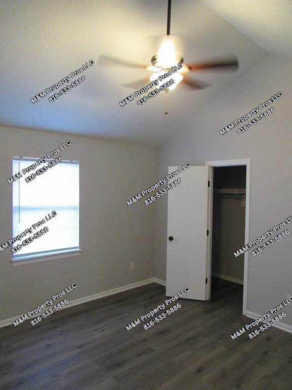 Building Photo - 1918 NE Knollbrook St