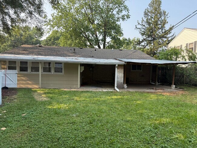 Building Photo - 533 Redwood Rd