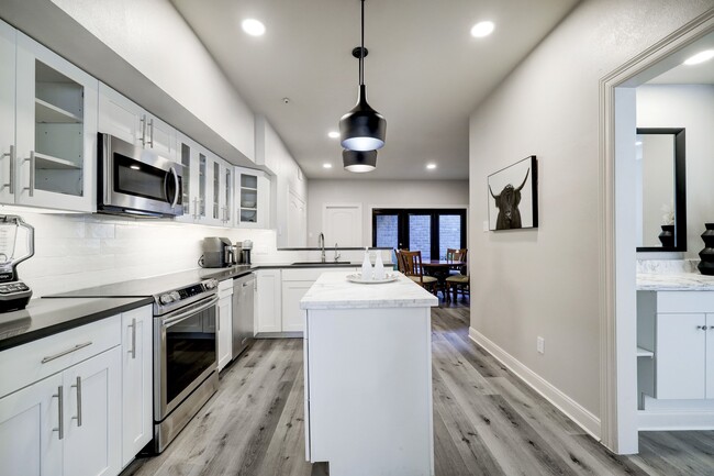 Building Photo - 12625 Memorial Dr