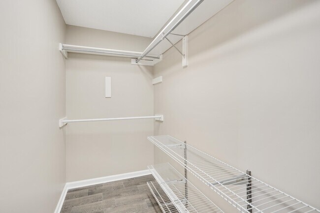 Building Photo - 7775 Shadow Elm Ln