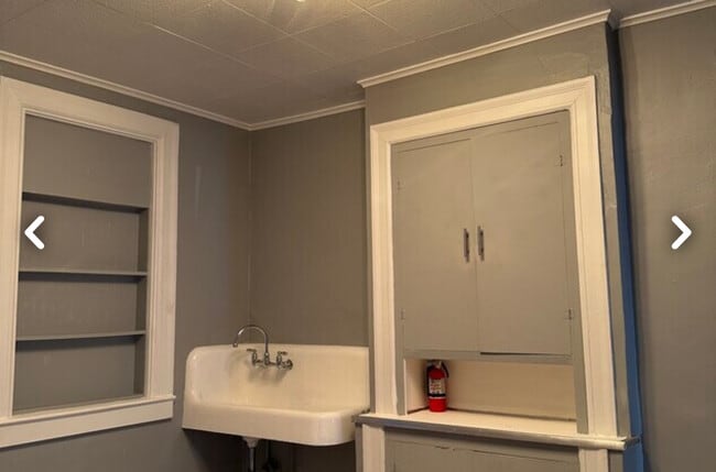 Building Photo - 813 10th St