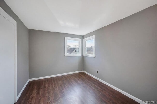 Building Photo - 627 10th Ave