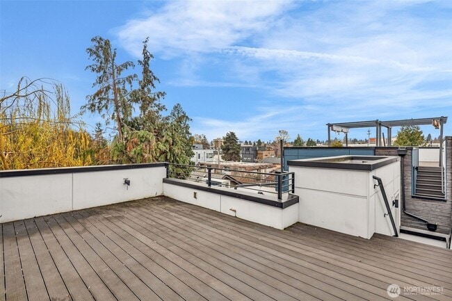 Building Photo - 9732 Woodlawn Ave N