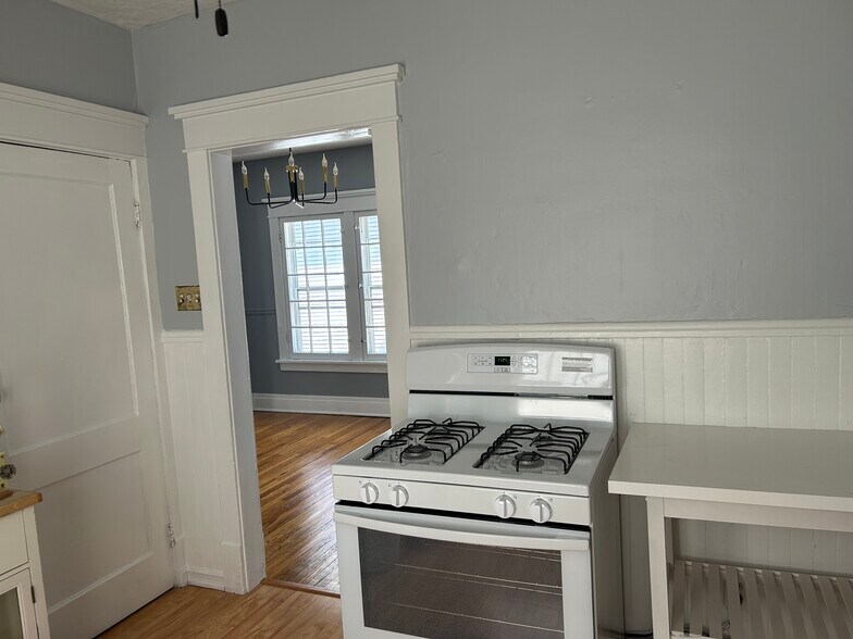 Building Photo - 267 Parkside Ave