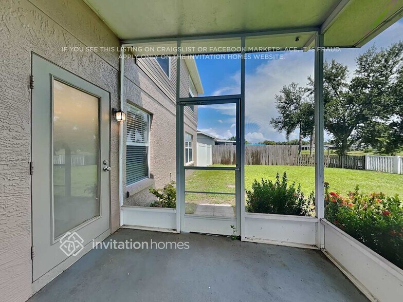 Building Photo - 11126 2nd Ave E