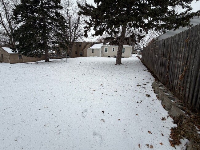 Building Photo - Home For Rent in Central Sioux Falls