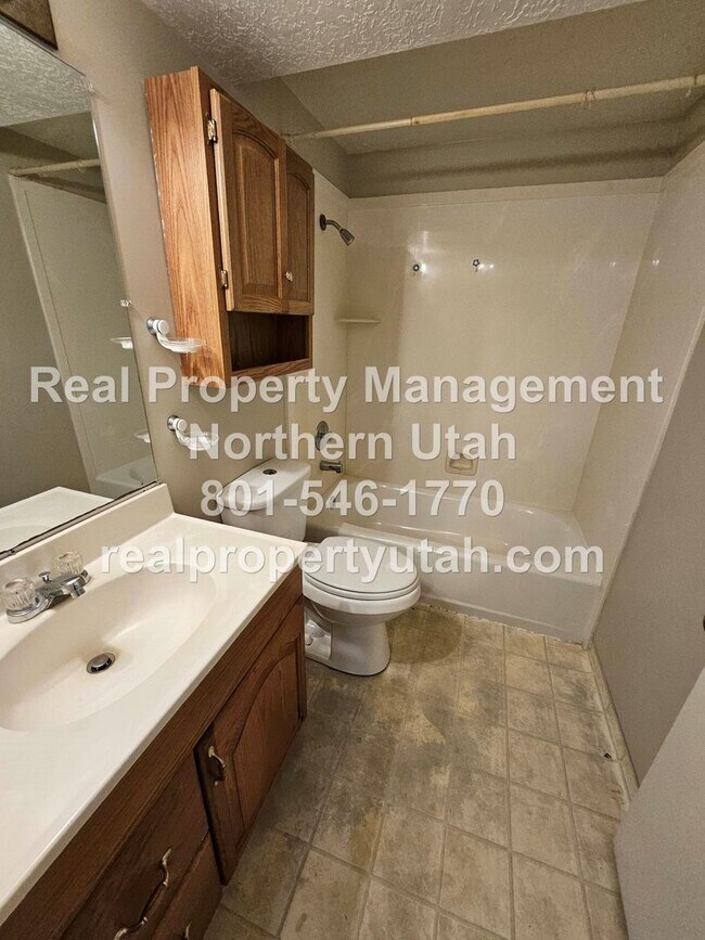 Building Photo - 3 Bedroom Duplex in Ogden Coming Soon!