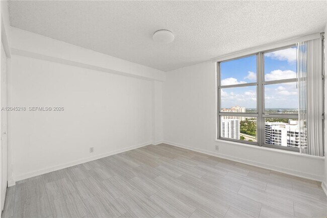 Building Photo - 3530 Mystic Pointe Dr