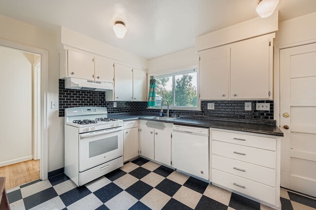 Building Photo - 5610 NE 36th Ave