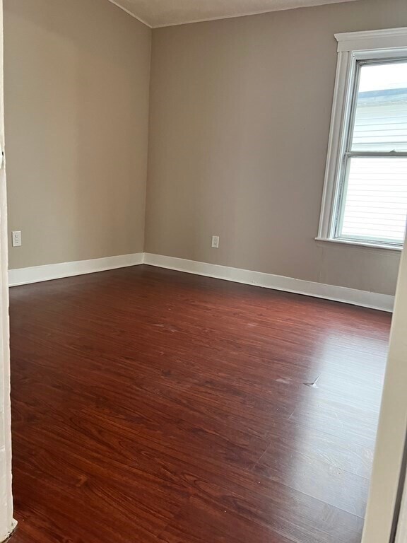 Building Photo - 31 Chestnut St