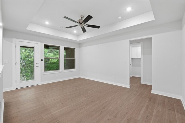 Building Photo - 1315 Valley Dr