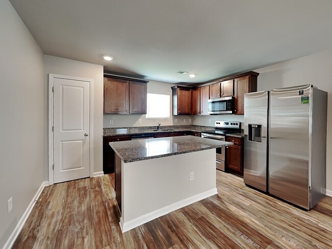 Building Photo - One Month FREE Move-in Special!